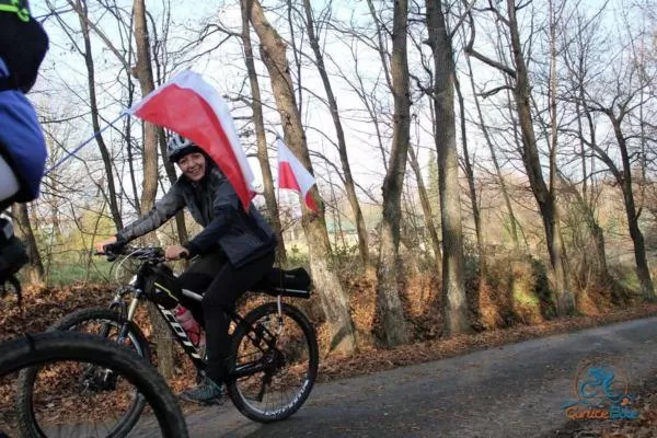 Biało – Czerwoni rowerzyści na 100-lecie Odzyskania Niepodległości