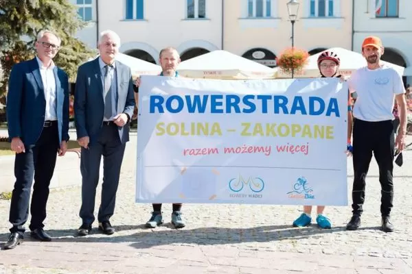 Happening w Krośnie na rzecz budowy trasy rowerowej Solina-Zakopane
