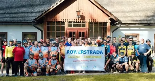 Happening w Krośnie na rzecz budowy trasy rowerowej Solina-Zakopane