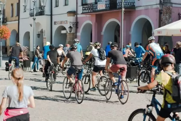 Happening w Krośnie na rzecz budowy trasy rowerowej Solina-Zakopane